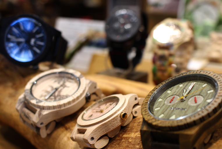 世界的イタリアブランド・本物の木で出来た腕時計WE WOOD - シュナ