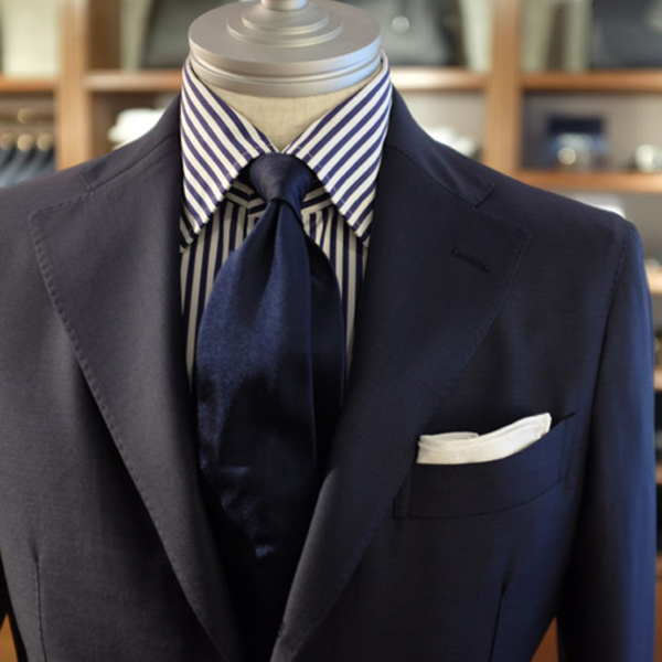 結婚式後にも愛用できるハイクラスのスーツをお作りします。