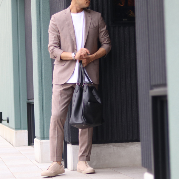 スーツスタイルの新定番！「ジャージセットアップ」見た目はスーツなのにオンオフ使える優れモノ