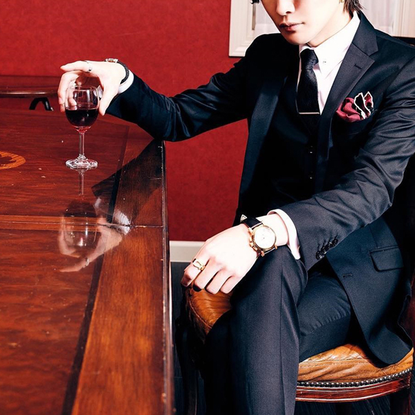 【夜の街で映えるスーツ】非日常を演出するホストのスーツをオーダーでお作りします。